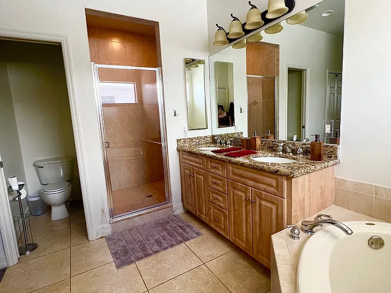 724 SW 47th St #209 — Photo 4