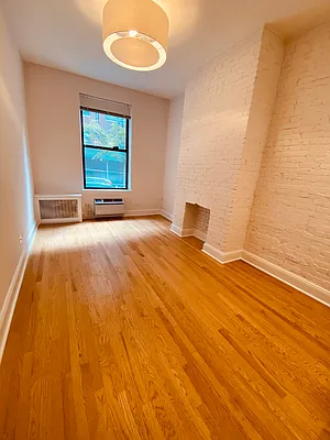 Rented by Metropolis Real Estate of Manhattan | media 13