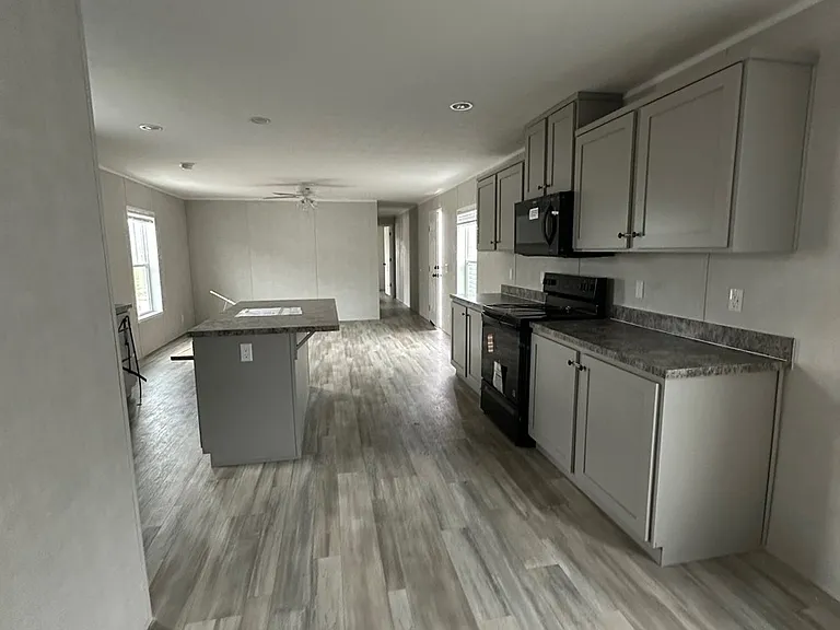 25 Illini East St — Photo 3