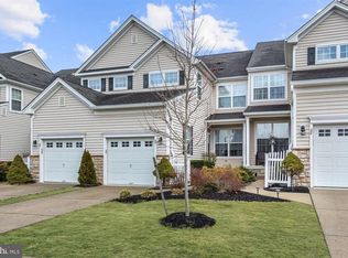 22 Spinnaker Dr, Mount Laurel, NJ 08054