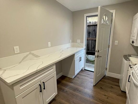 5th image of 102 Penaranda Dr #B