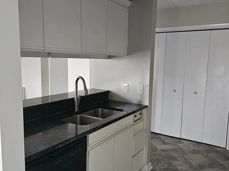 698 Bartons Landing Pl #3 — Photo 9