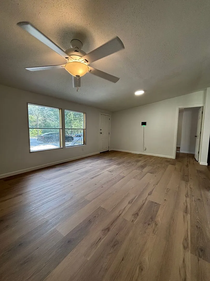 3 bed 2 bath home for rent in Belleville — Photo 4