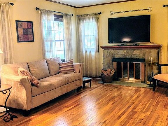 2nd image of 29752 Grand Blvd