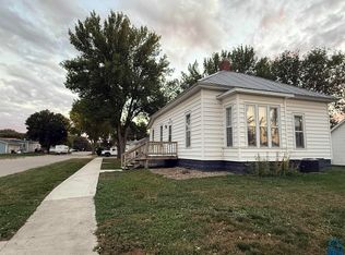 501 S 1st St, Akron, IA 51001