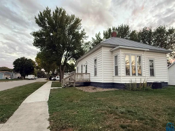 501 S 1st St, Akron, IA 51001