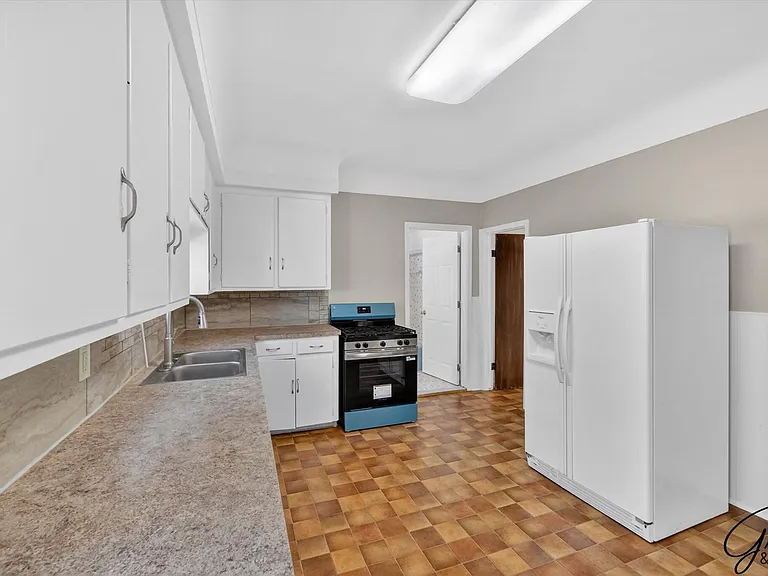 24408 Lambrecht Ave #2 — Photo 6