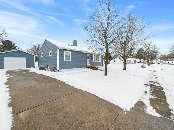 2nd image of 1133 Canterbury Dr