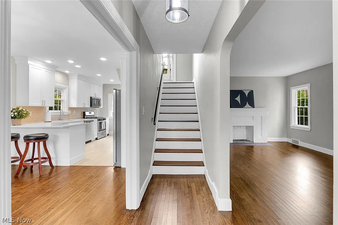3 bed, 1.5 bath, 1506 sqft, $2,200 — Photo 2