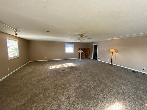 4th image of 2413 Fayette Varick Townline Rd