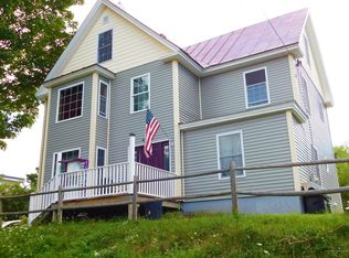 18 Moore St, Hartland, ME 04943