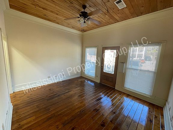 3rd image of 403A Saddle Creek Dr