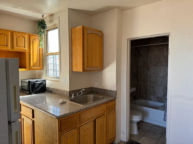 283 Van Duzer St #2 — Photo 8