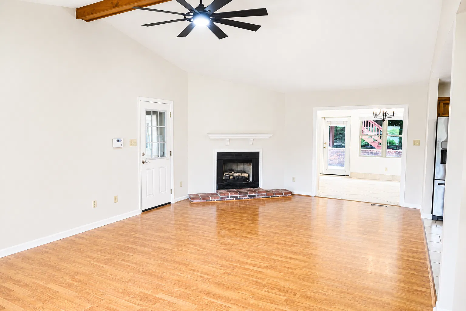 4 bed, 3.5 bath, 3062 sqft, $3,250 — Photo 2