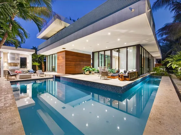 2300 Sunset Dr, Miami Beach, FL 33140