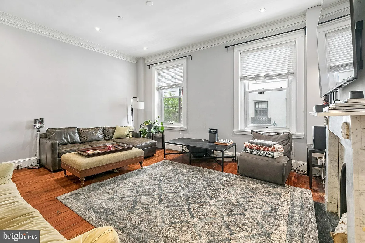 Building Photo - 1706 Locust St #2