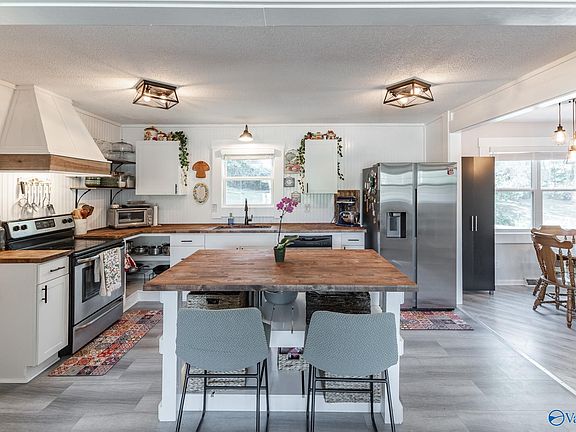 3rd image of 402 Cumberland Dr SE
