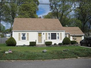 154 Sunny Cove Dr, Warwick, RI 02889