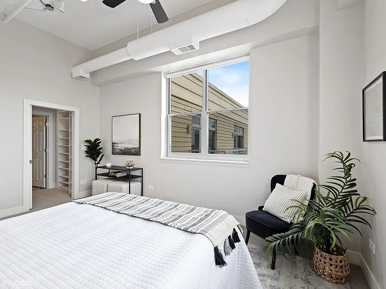 950 W Monroe St #901 — Photo 15