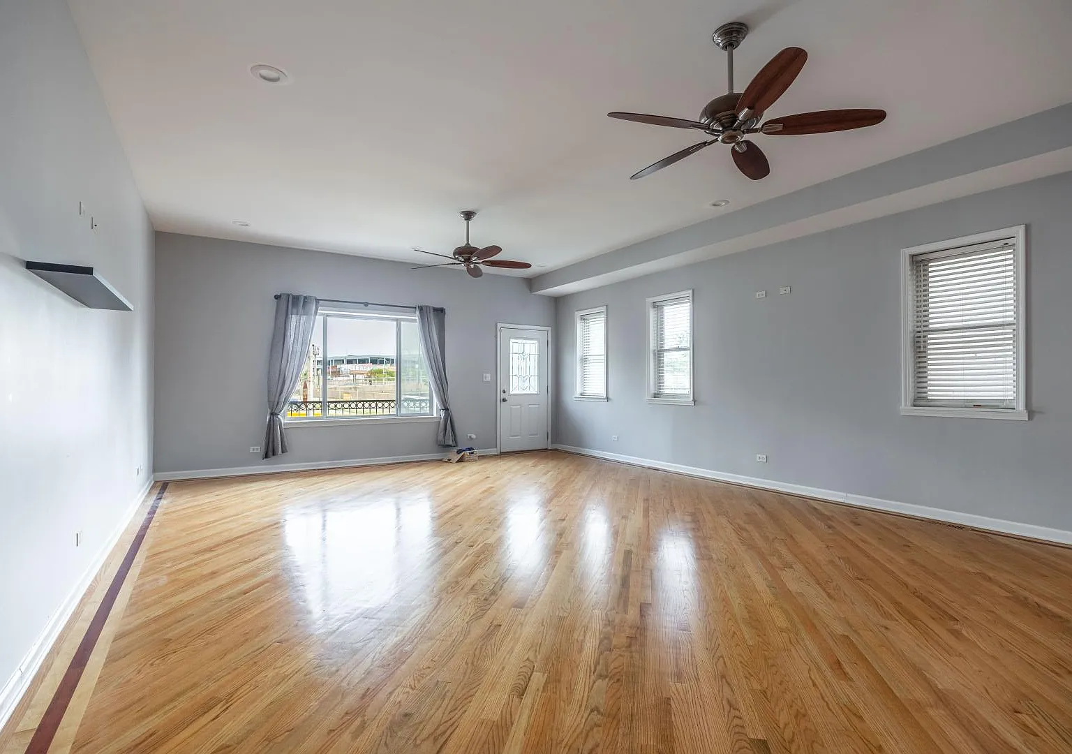 4 bed, 3.5 bath, 2900 sqft, $6,100 — Photo 2
