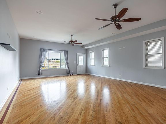 2nd image of 1327-29 W Walton St #2