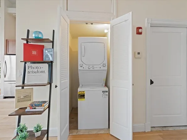 300 Communipaw Avenue image 13 of 36