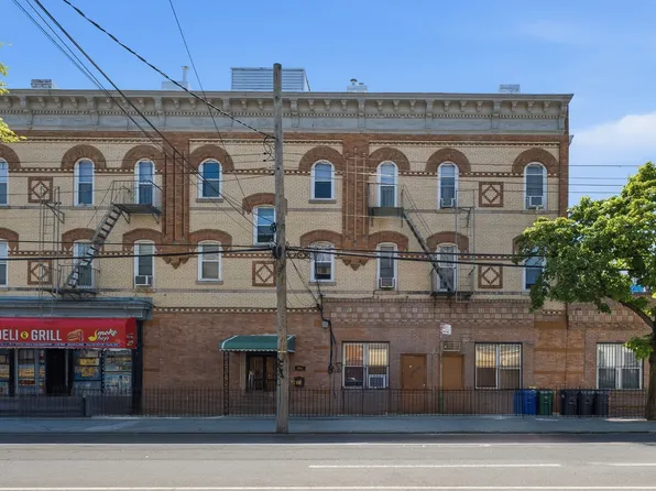 818 Onderdonk Ave, Ridgewood, NY 11385