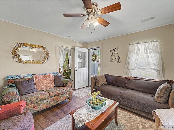 3rd image of 509 Hart Ave