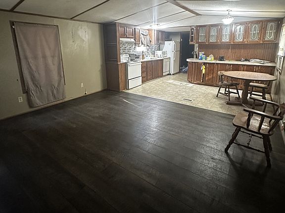 Living Room & Kitchen/Dining