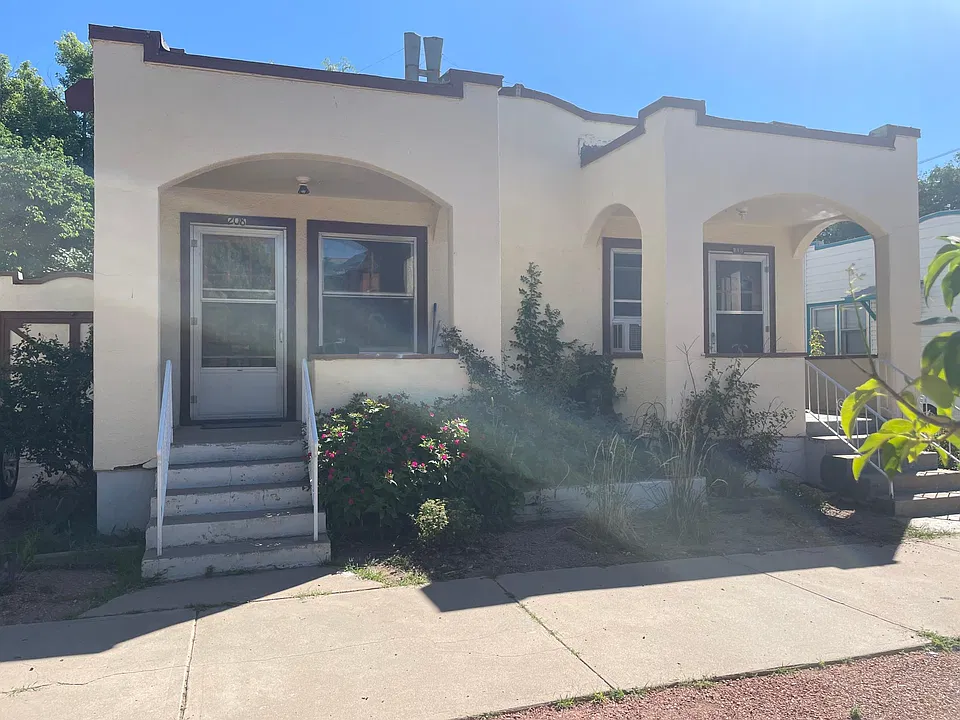 208 E Pitkin Ave #208