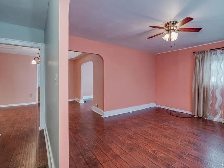 637 Coffeen St — Photo 10
