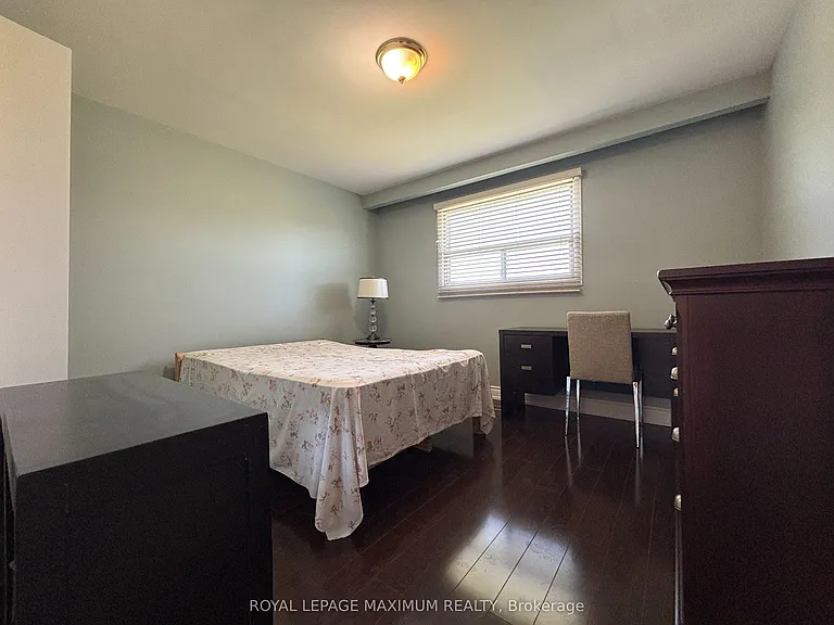 54 Hisey Cres W — Photo 17