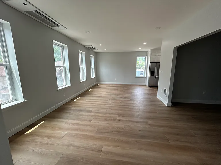 243 Vine St #3 — Photo 4