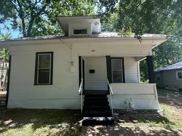 851 4th St SW, Paris, TX 75460