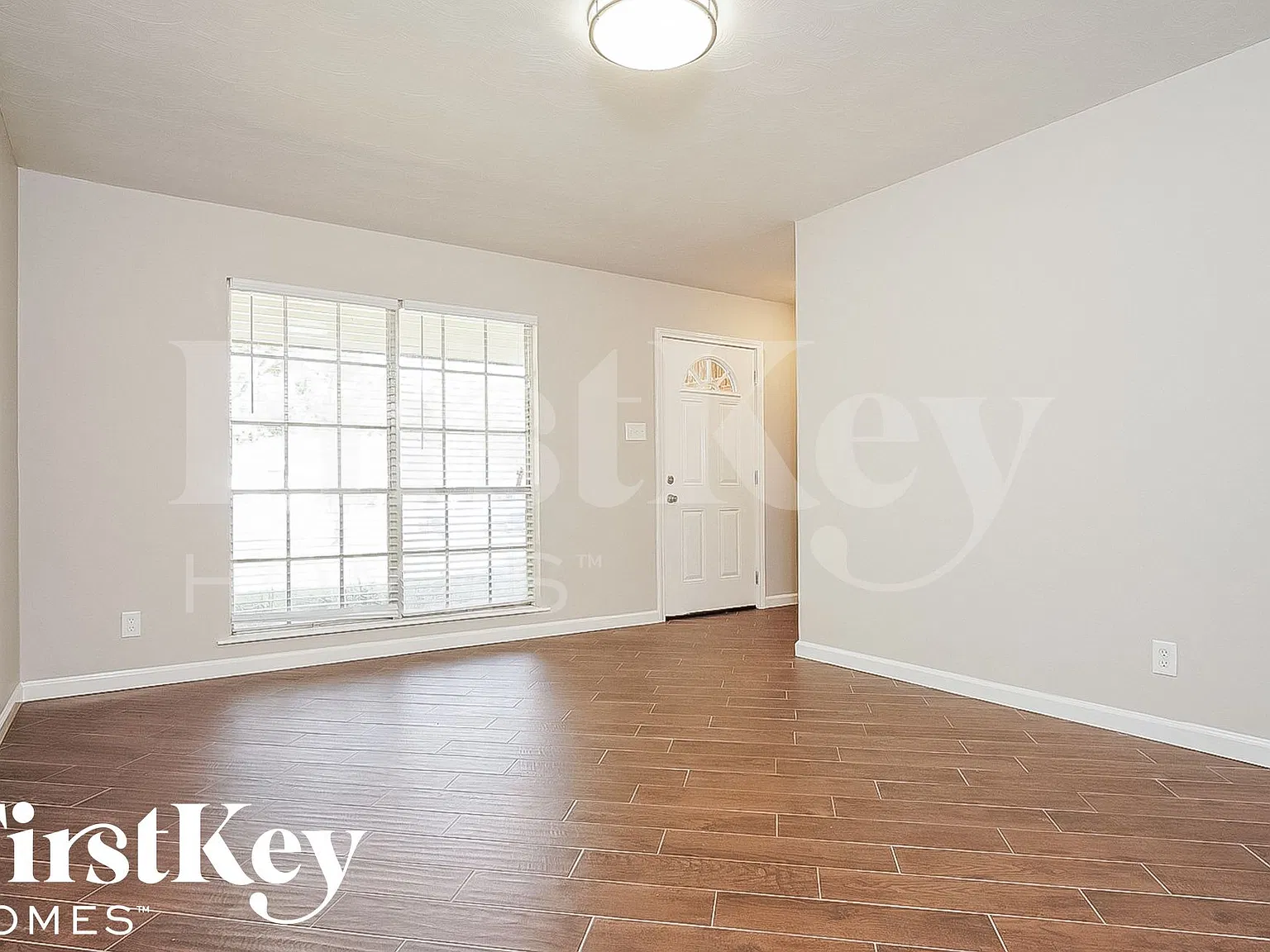 3 bed, 2.0 bath, 1601 sqft, $1,905 — Photo 2