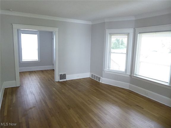 4th image of 3275 Hyde Park Ave