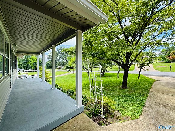 3rd image of 4605 Mountain Crest Dr