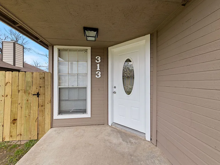 313 Greenlawn Blvd — Photo 2