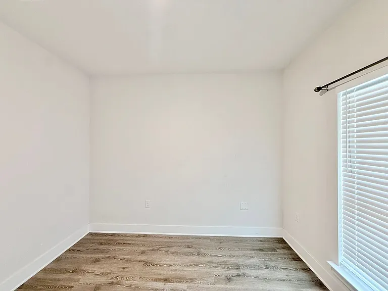 5733 Danbury Blvd — Photo 9