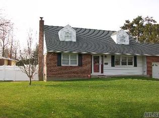 22 Ellington Dr, East Northport, NY 11731