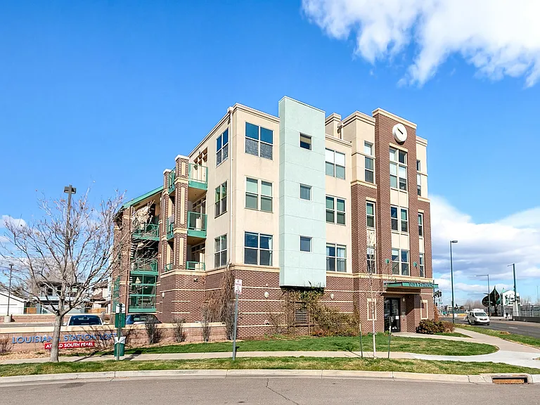 1313 S Clarkson St #202 — Photo 2
