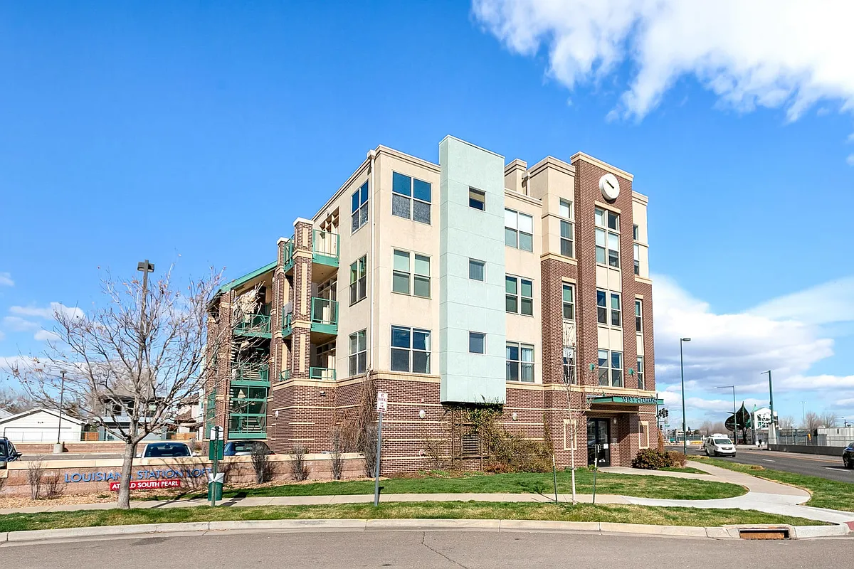 Building Photo - 1313 S Clarkson St #202