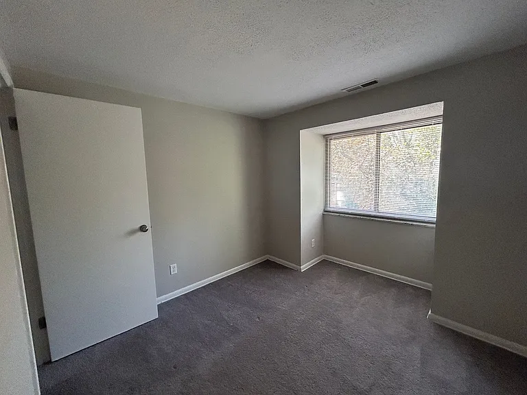 Coventry Court Townhomes — Photo 119