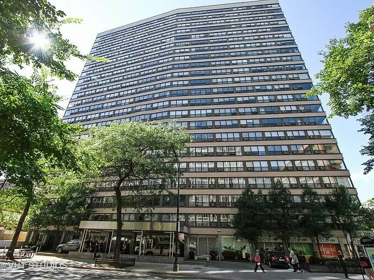 2930 N Sheridan Rd #1307 — Photo 1