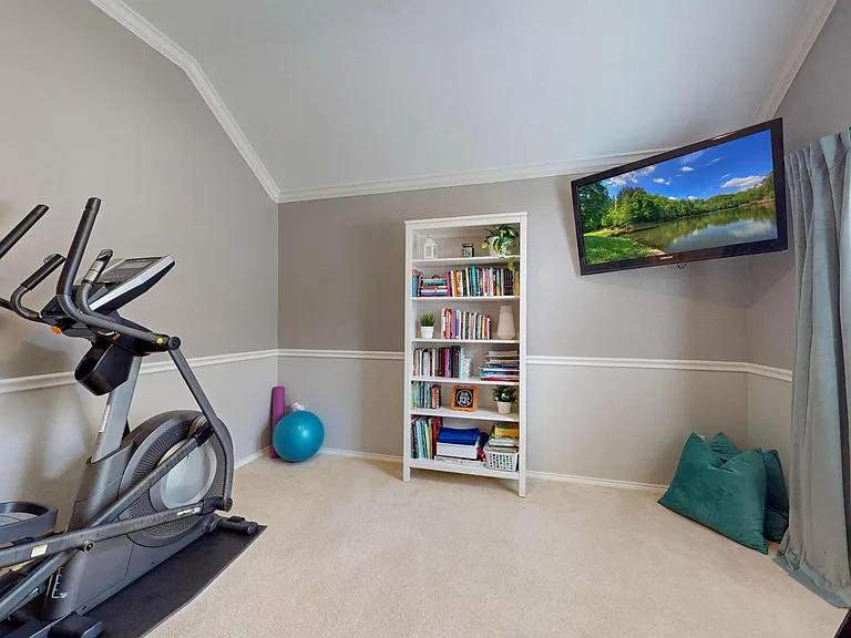 9412 Caliente Dr — Photo 22