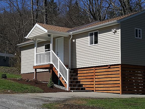 3rd image of 1210 Orchard Ln