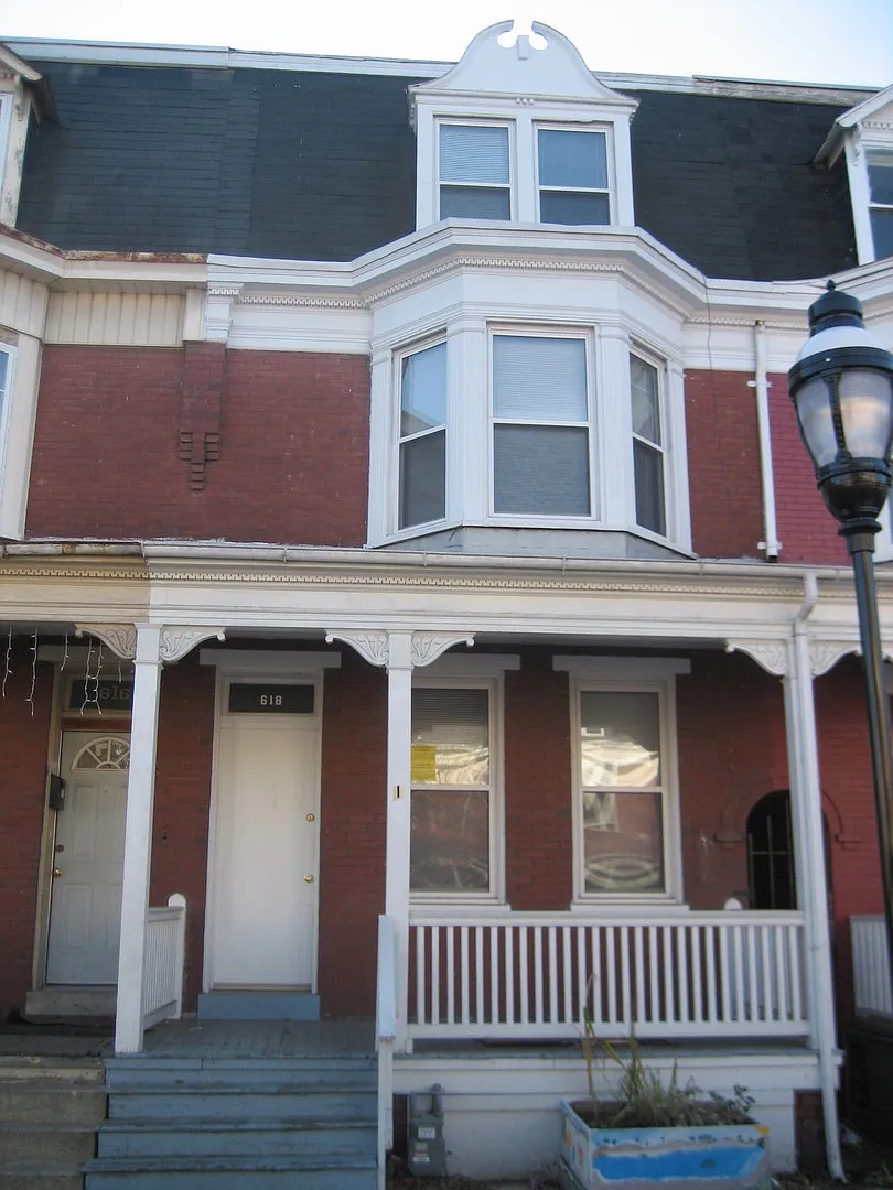 Spacious House with Parking-York City SD — Photo 1