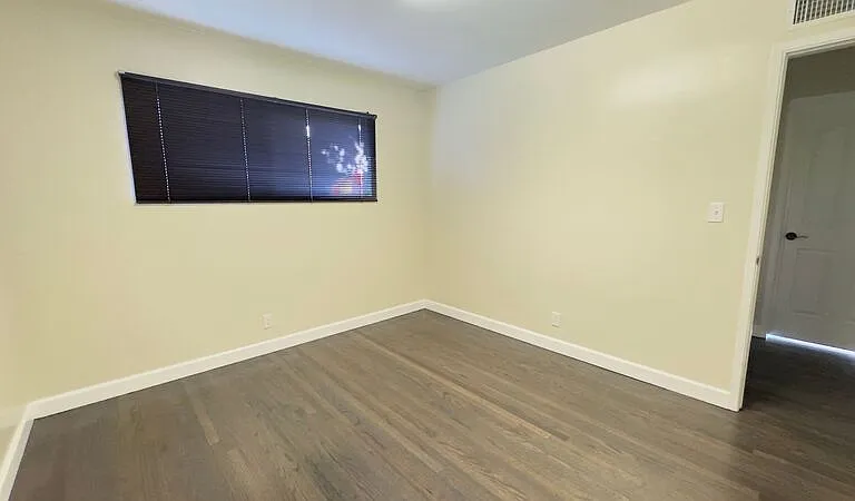 403 Lupin Ln — Photo 18