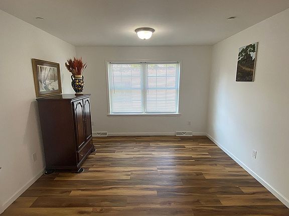 2nd image of 10 Park Ln