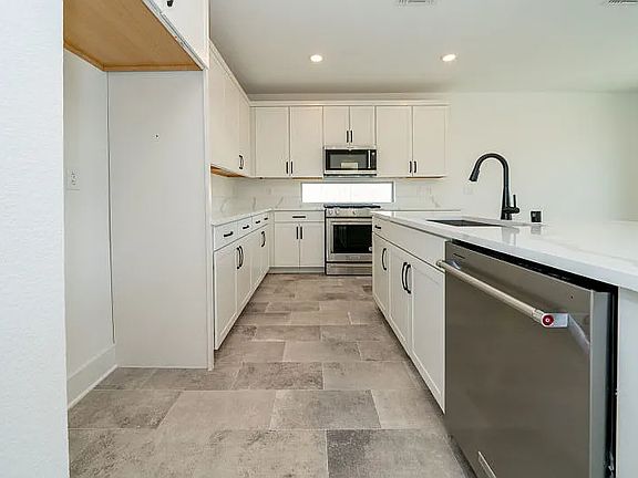 3rd image of 7908 Terra Barossa St